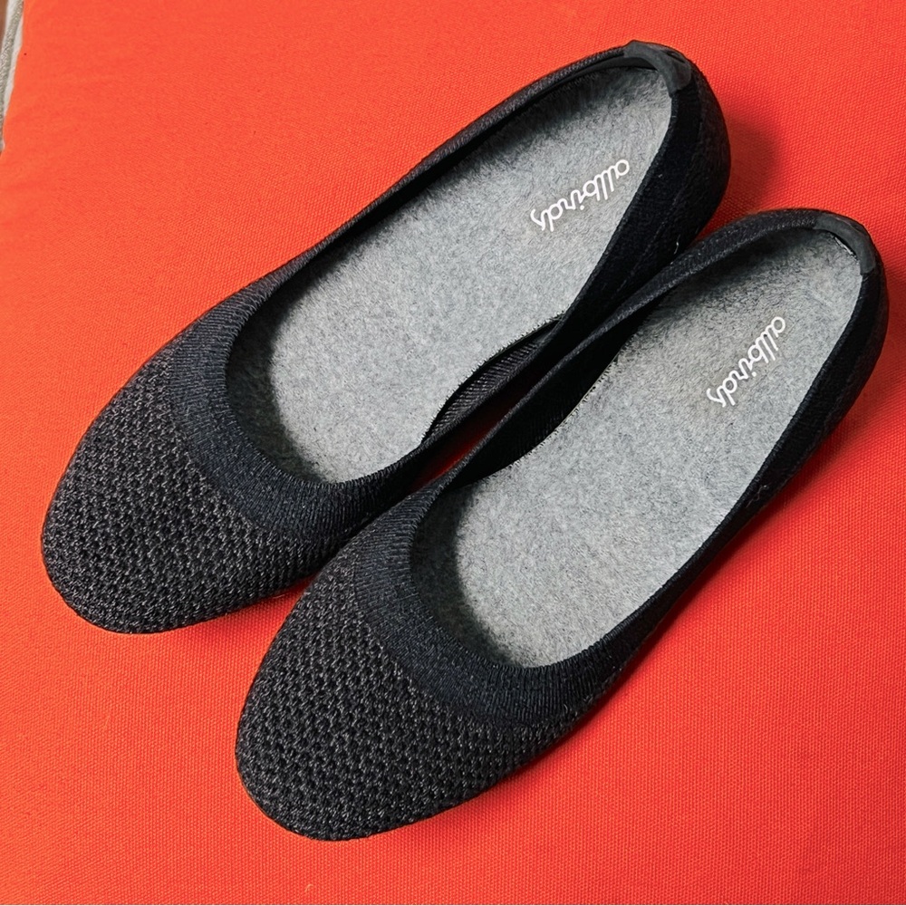 Black Allbirds tree breezers size 8 but fits like 7.5